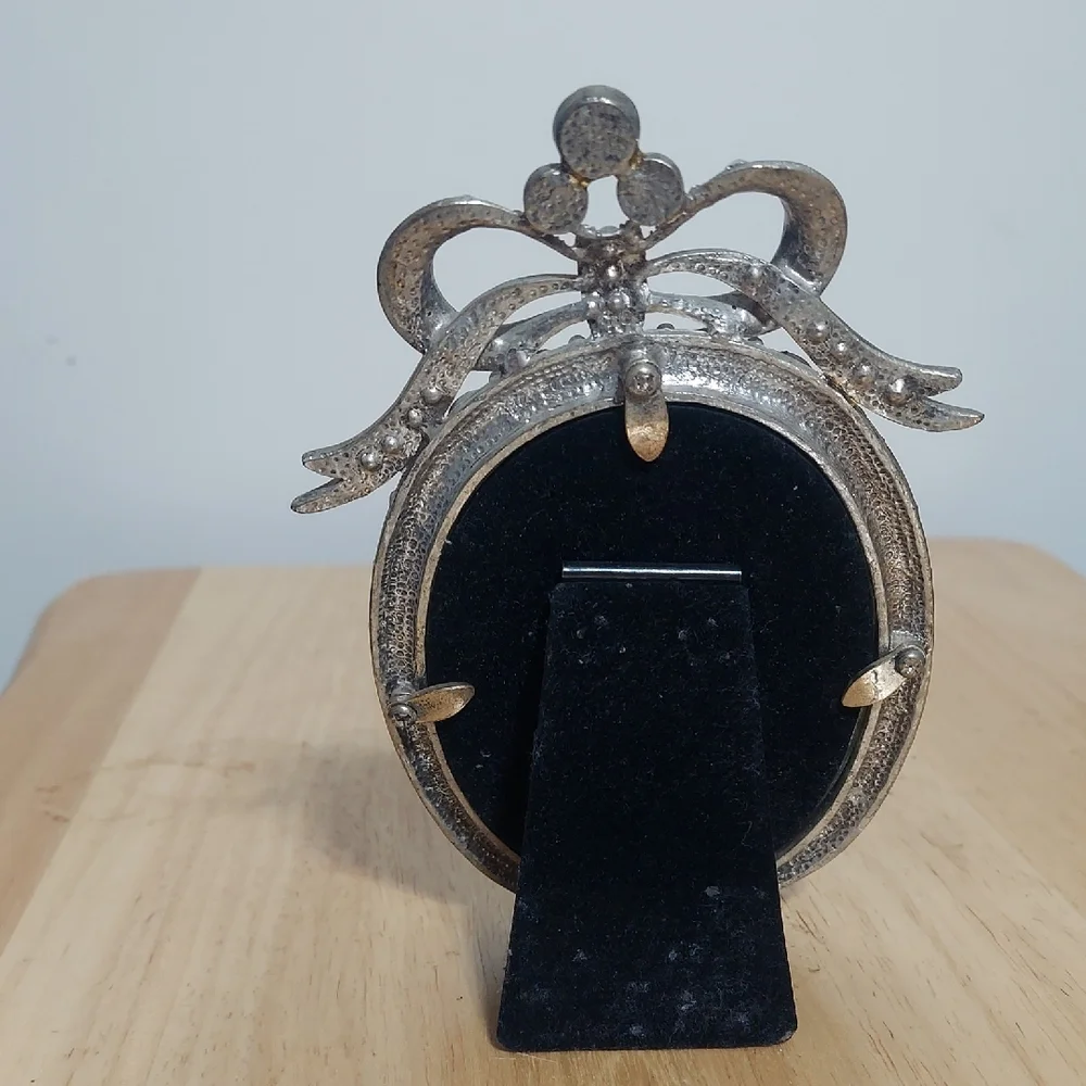 Vintage Amber Rose Jewelry in the Home 3x4 Oval Picture Frame Silver Tone Bow
